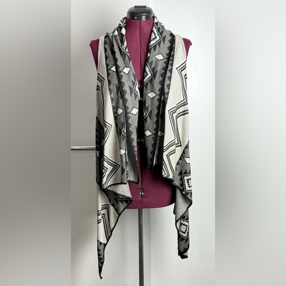 Cato Black and White Patterned Cardigan